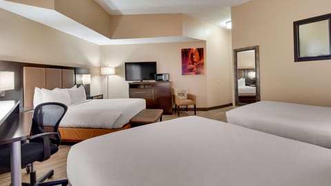 Standard Room, Multiple Beds, Non Smoking (Walk-in Shower) | Hypo-allergenic bedding, down comforters, in-room safe, desk