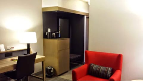 Suite, 1 King Bed, Non Smoking (Extended Stay) | Living area | Flat-screen TV