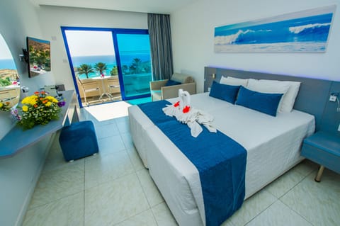 Deluxe Double or Twin Room, Sea View | In-room safe, blackout drapes, soundproofing, iron/ironing board
