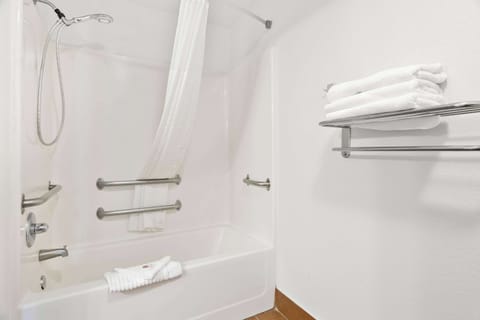 Room, 1 King Bed, Non Smoking | Bathroom | Hair dryer, towels