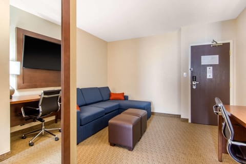 Business Room | Premium bedding, pillowtop beds, desk, blackout drapes