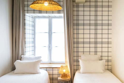 The Artichoke Apartment | Minibar, desk, blackout drapes, free WiFi