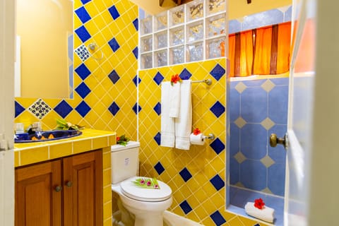 Standard CabaƱa | Bathroom | Shower, free toiletries, towels