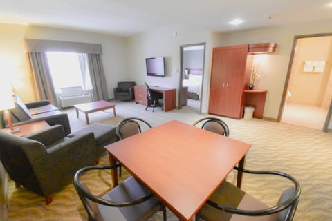 Executive Suite | Living area | Flat-screen TV, pay movies