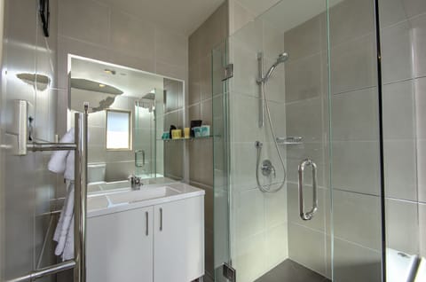 Studio, Mountain View | Bathroom | Shower, free toiletries, hair dryer, towels