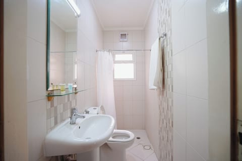 Villa, 2 Bedrooms | Bathroom | Free toiletries, hair dryer, towels