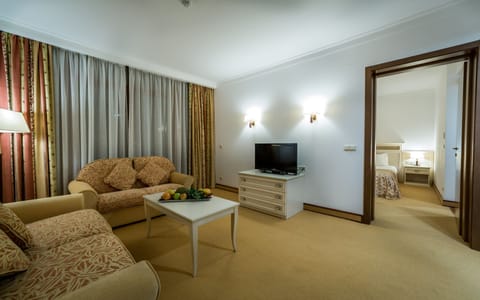 Suite, Beach View | Minibar, in-room safe, desk, blackout drapes