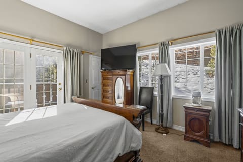 Suite, 1 Queen Bed (Suite 2) | Individually decorated, individually furnished, iron/ironing board