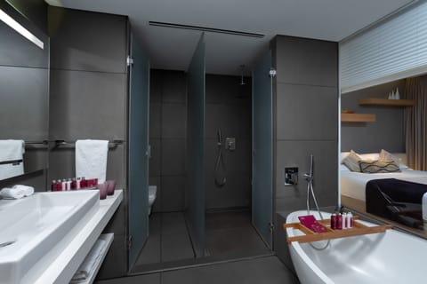 Cramim vista | Bathroom | Designer toiletries, hair dryer, bathrobes, slippers