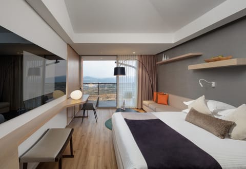 Cramim Mountain View | Premium bedding, pillowtop beds, minibar, in-room safe