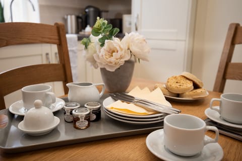 Bank View - dining table in the kitchen