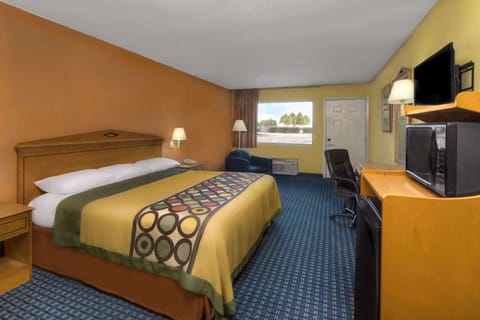 Standard Room, 1 King Bed | Desk, blackout drapes, free cribs/infant beds, free rollaway beds