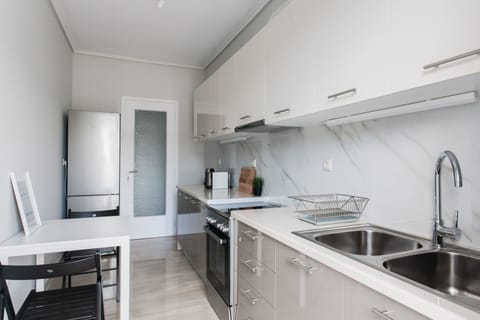 Business Apartment | Private kitchen | Full-size fridge, oven, stovetop, espresso maker