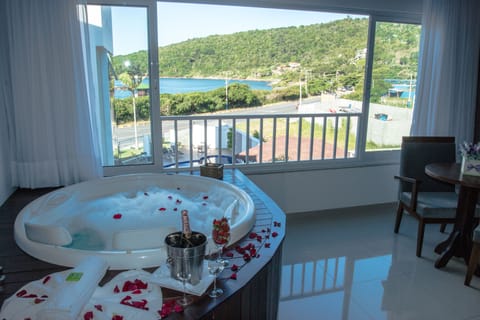 Luxury Suite, 1 King Bed, Hot Tub | Jetted tub