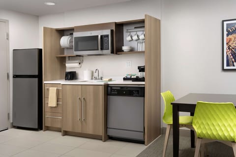 Suite, 1 Bedroom, Non Smoking | Private kitchen