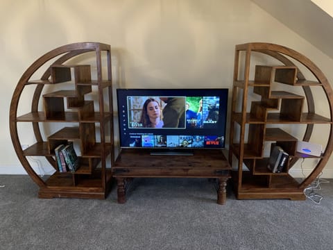 Apartment, 2 Bedrooms | Living area | 32-inch TV with digital channels