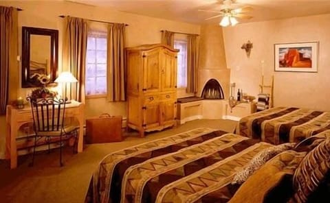 Room, 1 King Bed, Non Smoking | Pillowtop beds, blackout drapes, iron/ironing board, free WiFi