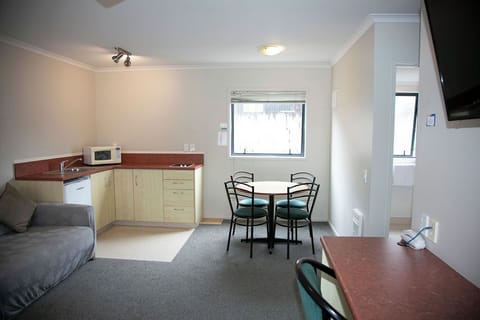 Executive Apartment, 1 Bedroom, Jetted Tub (Queen) | Living area | 32-inch flat-screen TV with digital channels, TV, DVD player