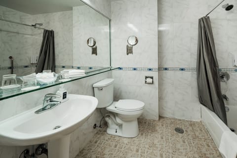 Junior Suite, City View | Bathroom | Combined shower/tub, deep soaking tub, eco-friendly toiletries