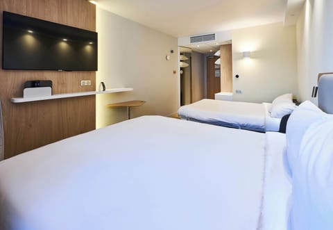 Family Room, 1 Queen Bed with Sofa bed | Premium bedding, Select Comfort beds, desk, laptop workspace