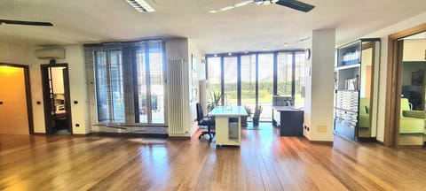 Open space. A sx porta  2° bagno