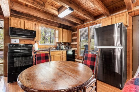 Fully stocked kitchen and dining for 4