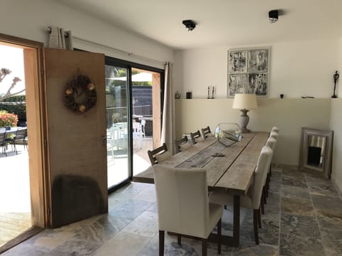 Summer kitchen with dining room