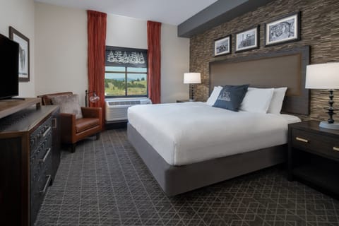 Golden Nugget Standard Room 1 King Bed | Premium bedding, in-room safe, desk, iron/ironing board