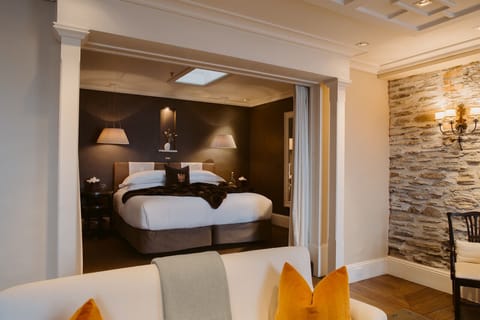 Lake View Suite | Premium bedding, pillowtop beds, free minibar items, desk