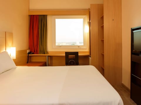 Standard Room, 1 Double Bed | Minibar, free WiFi, bed sheets