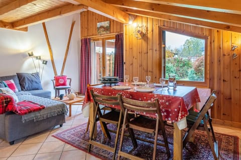 Cosy open plan kitchen dining room
