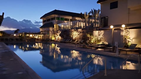 Outdoor pool, sun loungers