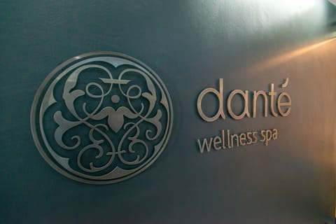 4 treatment rooms, massages