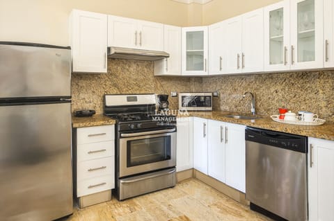 Classic Condo | Private kitchen | Full-size fridge, microwave, oven, stovetop