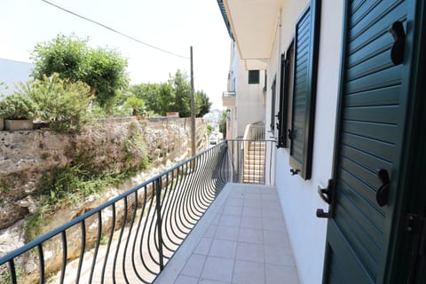 House, 2 Bedrooms, Patio, City View | Property grounds