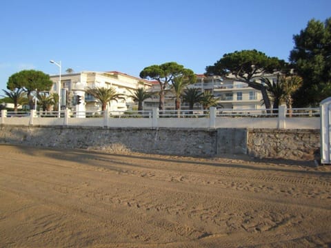 RP 218 16.  The Beach in front of Royal Palm
