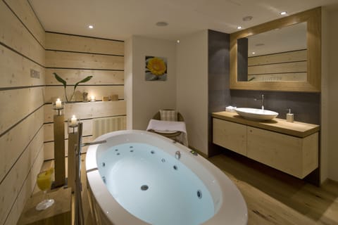 Sauna, spa tub, steam room, reflexology