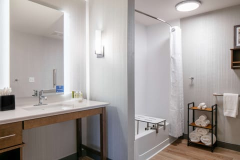 Studio, 1 King Bed, Accessible, Bathtub (Mobility & Hearing) | Bathroom | Hair dryer, towels, soap, shampoo