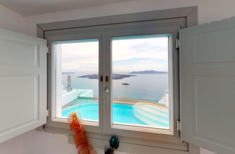 Deluxe Room, Sea View | Living area | Smart TV