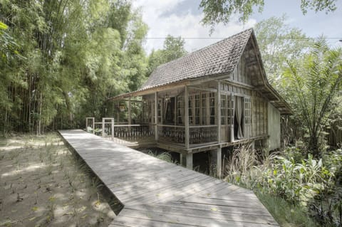 Traditional Vintage Teak House | 1 bedroom, minibar, in-room safe, individually decorated