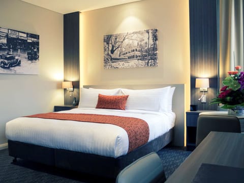 Deluxe Room, 1 King Bed | Premium bedding, free minibar items, in-room safe