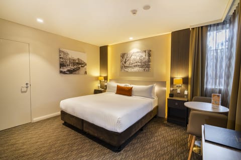 Deluxe Room, 1 King Bed | Premium bedding, free minibar items, in-room safe