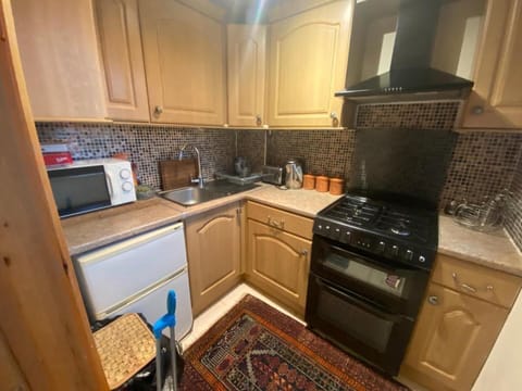 House | Private kitchen | Fridge, microwave, oven, stovetop