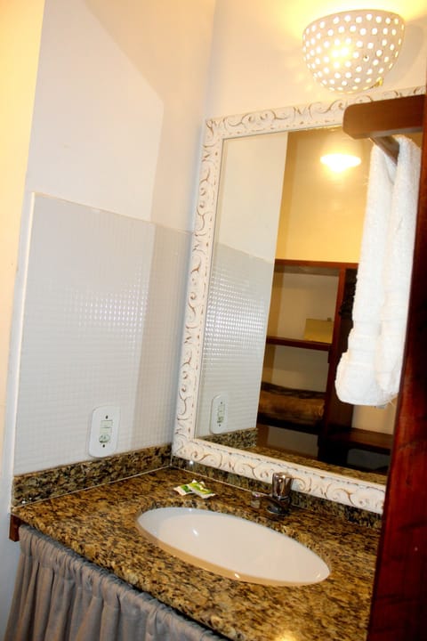 Deluxe Room | Bathroom | Shower, towels