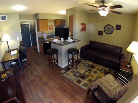 Twin Room | Living room | Flat-screen TV