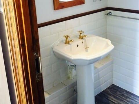 Standard Double Room, Ensuite | Bathroom