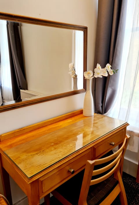 Double Room | Individually decorated, desk, iron/ironing board, free WiFi