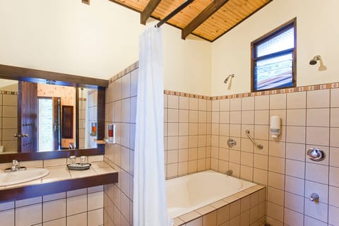 Junior Double Room | Bathroom | Jetted tub, eco-friendly toiletries, hair dryer, towels