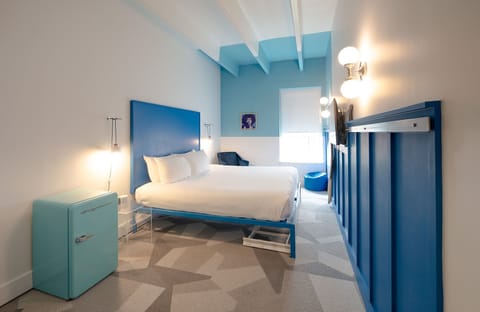 Room 215: Classic King | Hypo-allergenic bedding, soundproofing, free WiFi, bed sheets