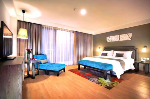 Deluxe Room, Pool Access | In-room safe, desk, laptop workspace, soundproofing